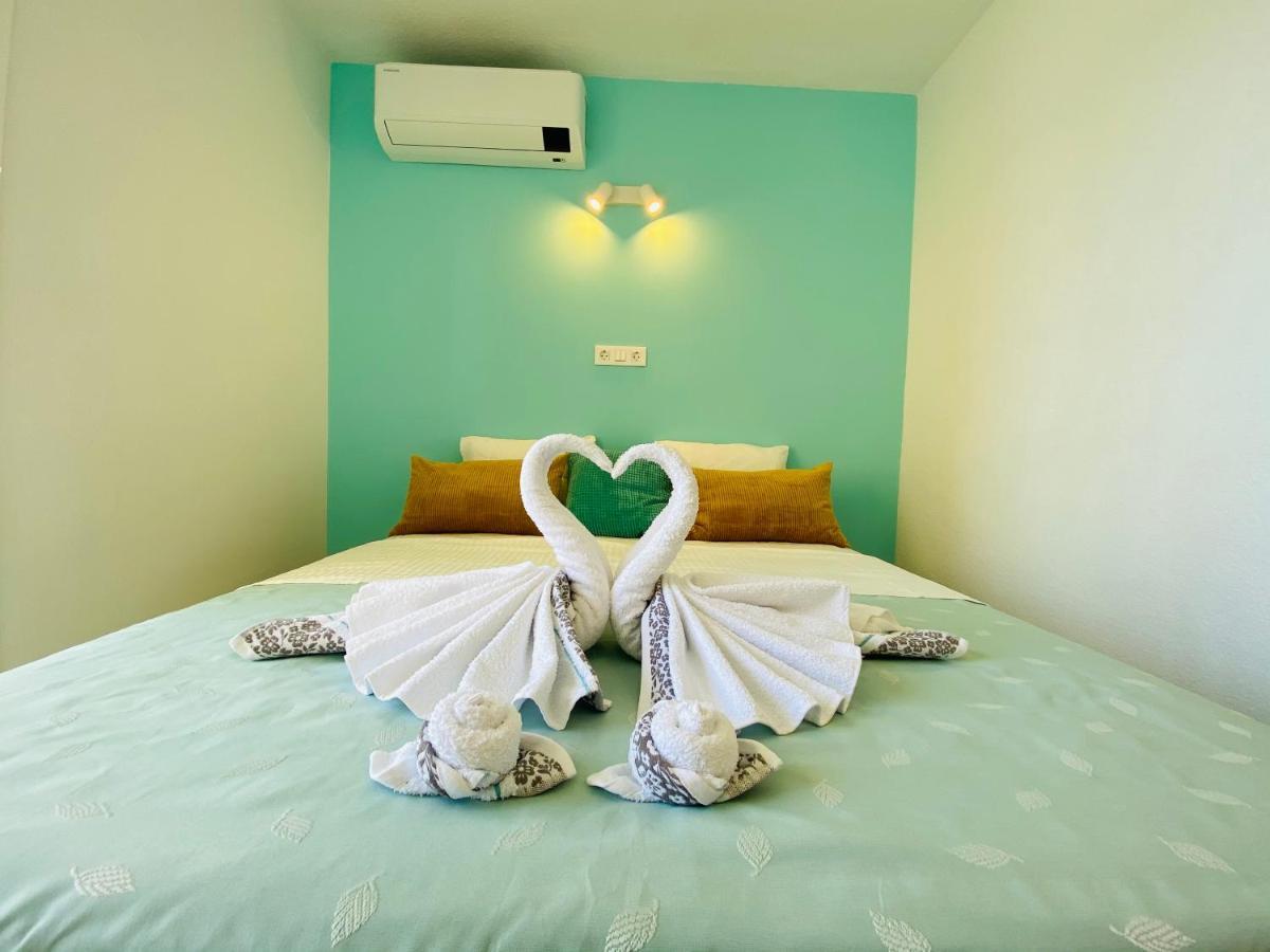 First Line! Art-Apartment On The Seafront Of Marbella With Swimming Pool Bagian luar foto
