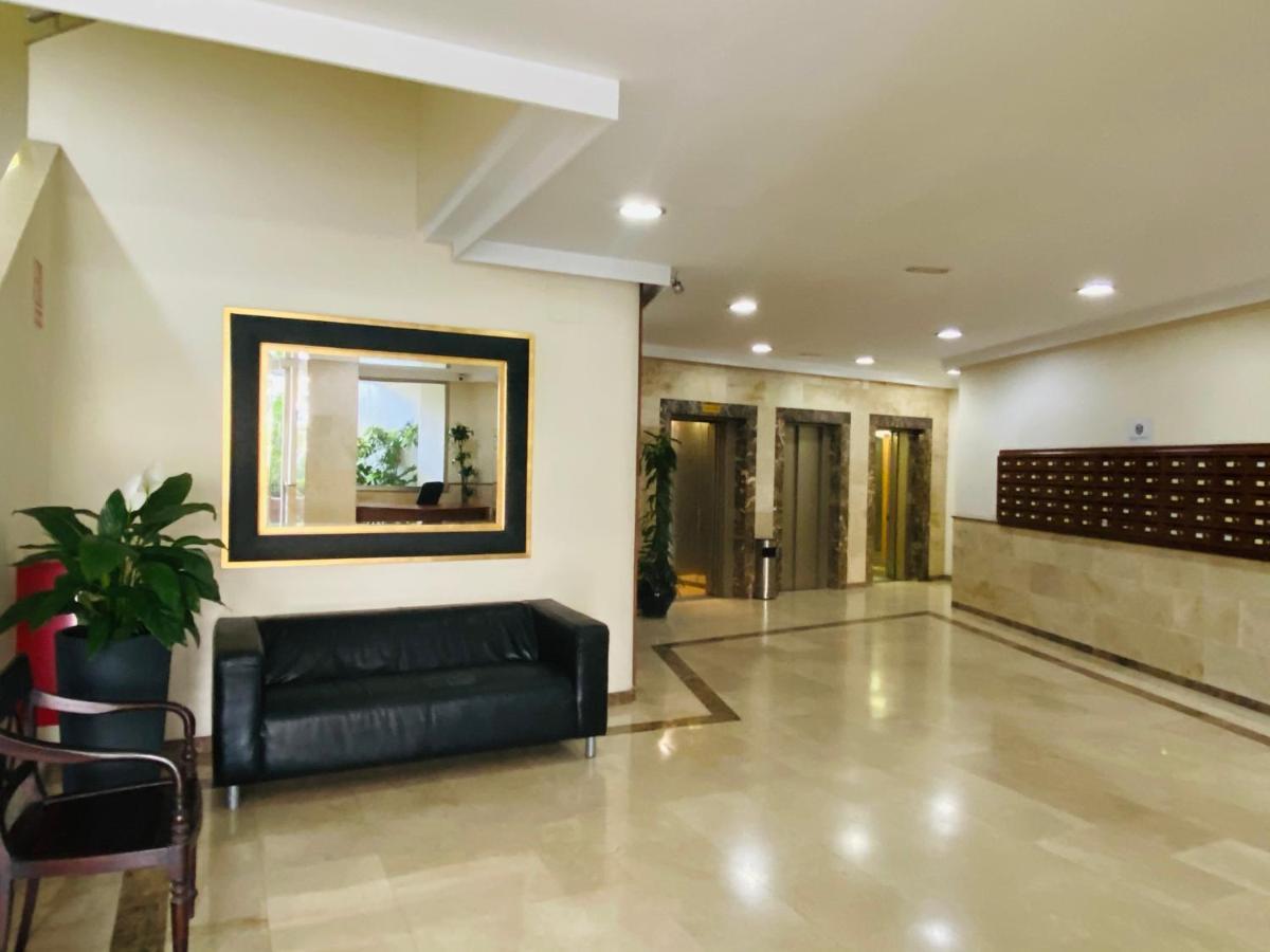 First Line! Art-Apartment On The Seafront Of Marbella With Swimming Pool Bagian luar foto