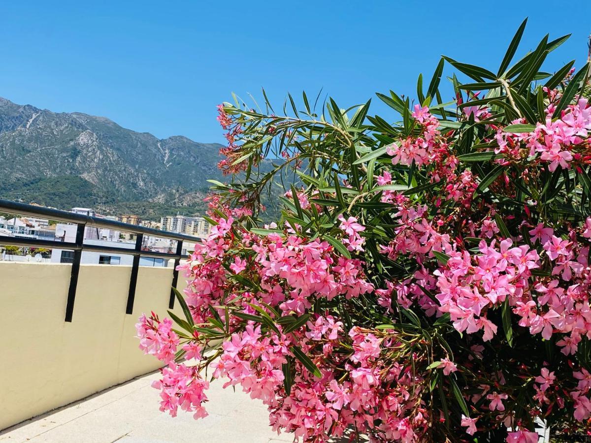 First Line! Art-Apartment On The Seafront Of Marbella With Swimming Pool Bagian luar foto