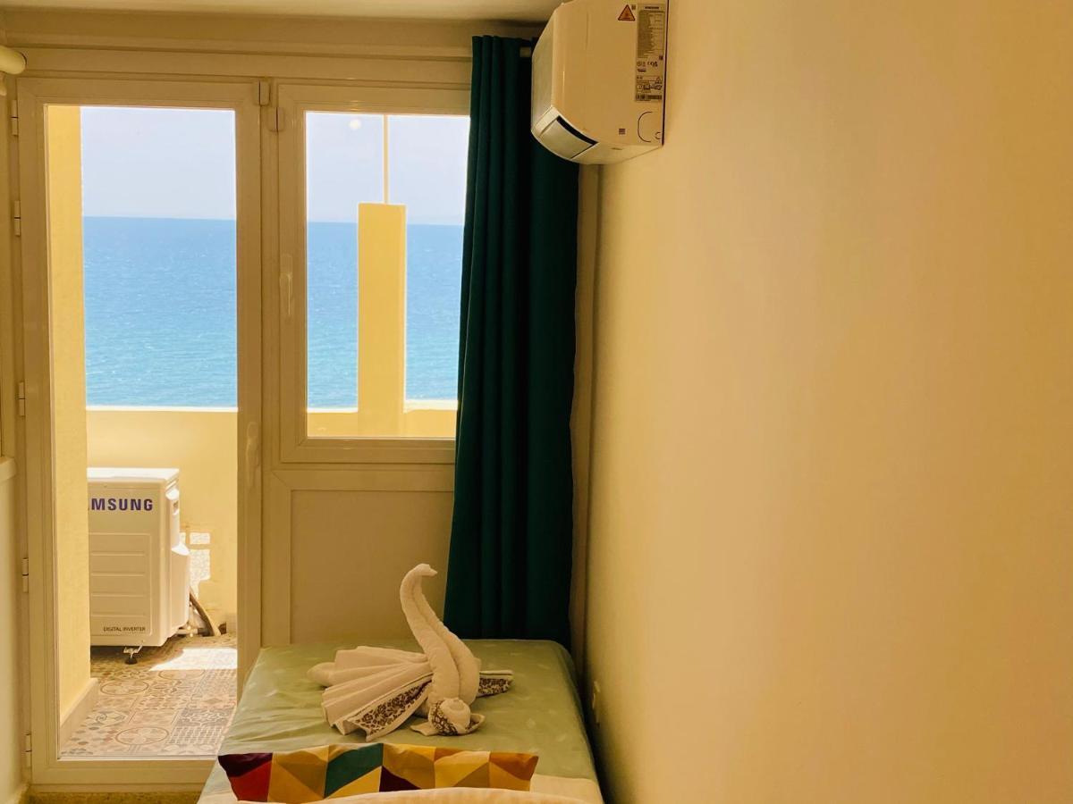 First Line! Art-Apartment On The Seafront Of Marbella With Swimming Pool Bagian luar foto