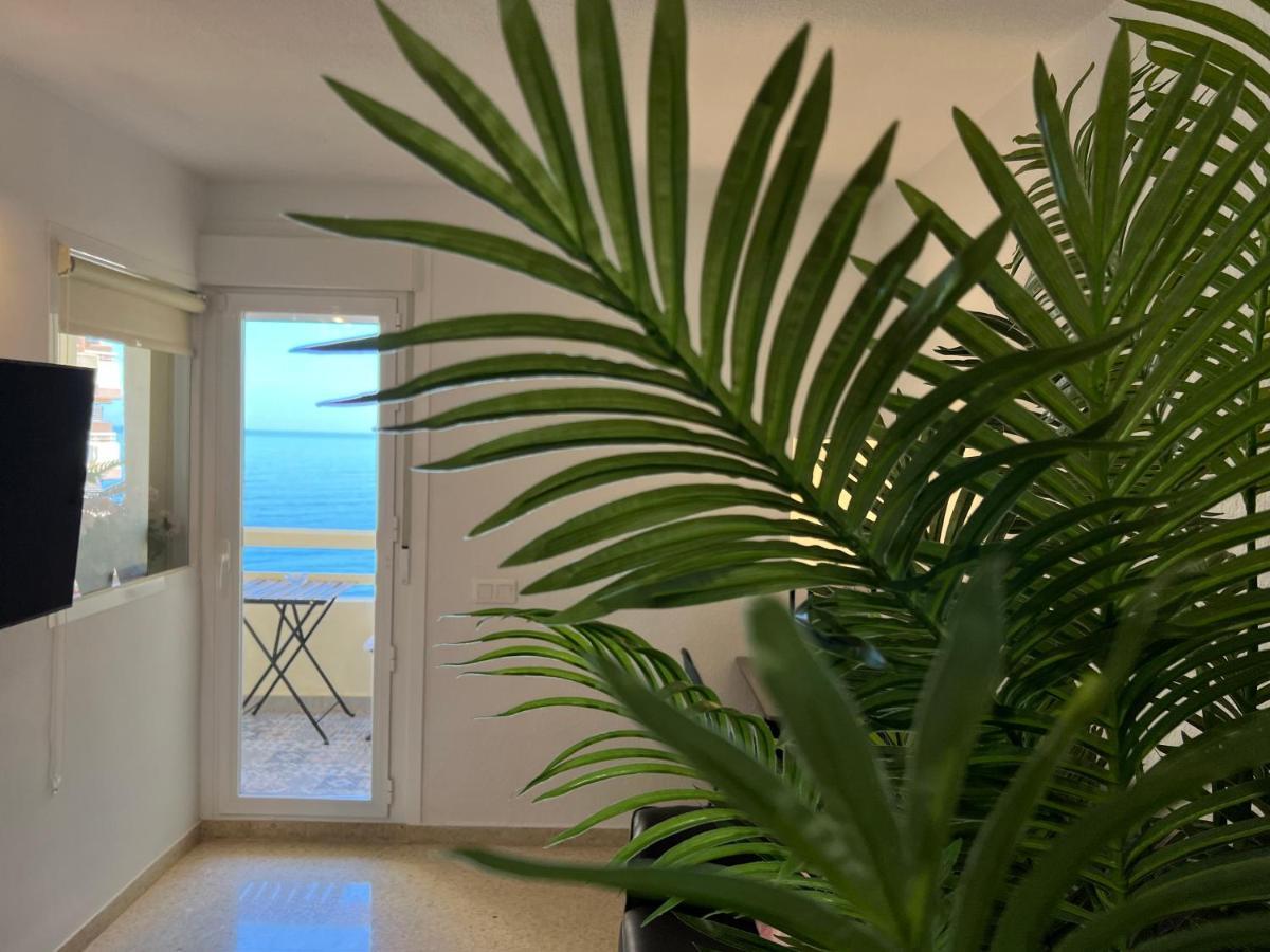 First Line! Art-Apartment On The Seafront Of Marbella With Swimming Pool Bagian luar foto